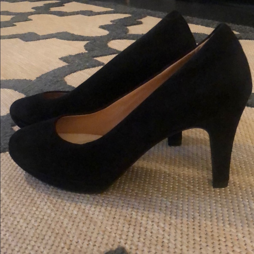 Clarks Bendable Wessex Pump. Black Suede. Sz8